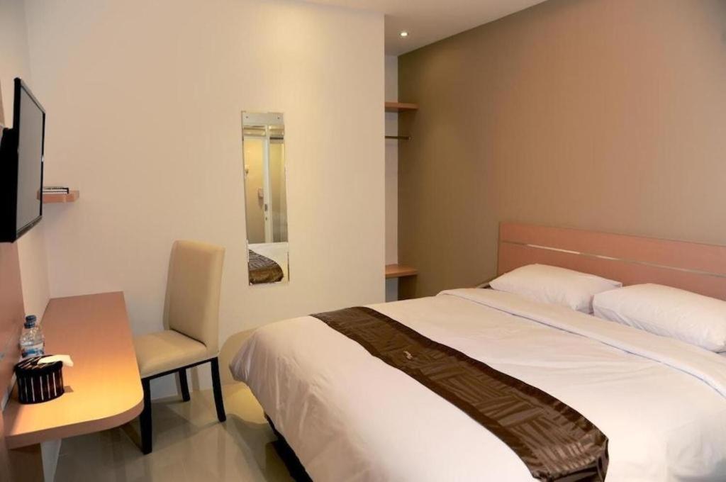 Guest House Nozz Semarang Exterior photo